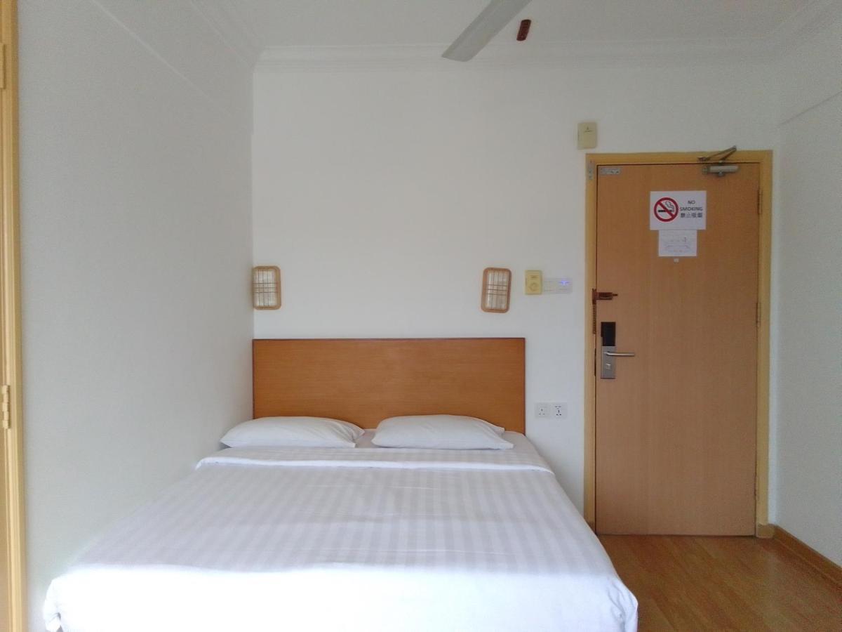 Super Oyo 90464 Borneo Suites Hotel 코타키나발루 외부 사진