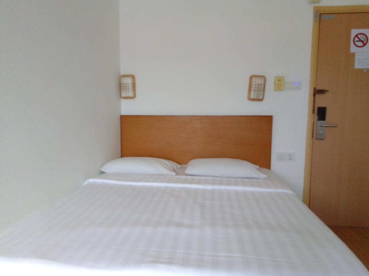 Super Oyo 90464 Borneo Suites Hotel 코타키나발루 외부 사진