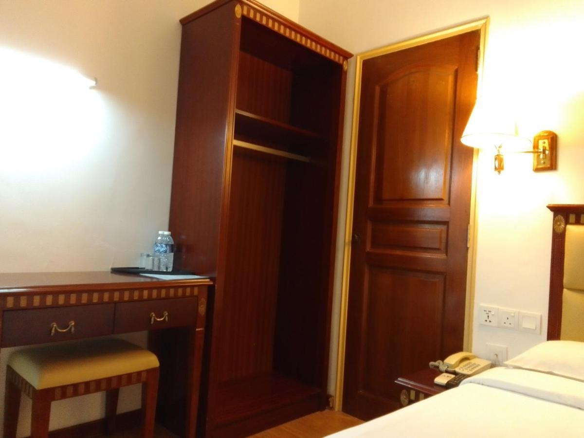 Super Oyo 90464 Borneo Suites Hotel 코타키나발루 외부 사진