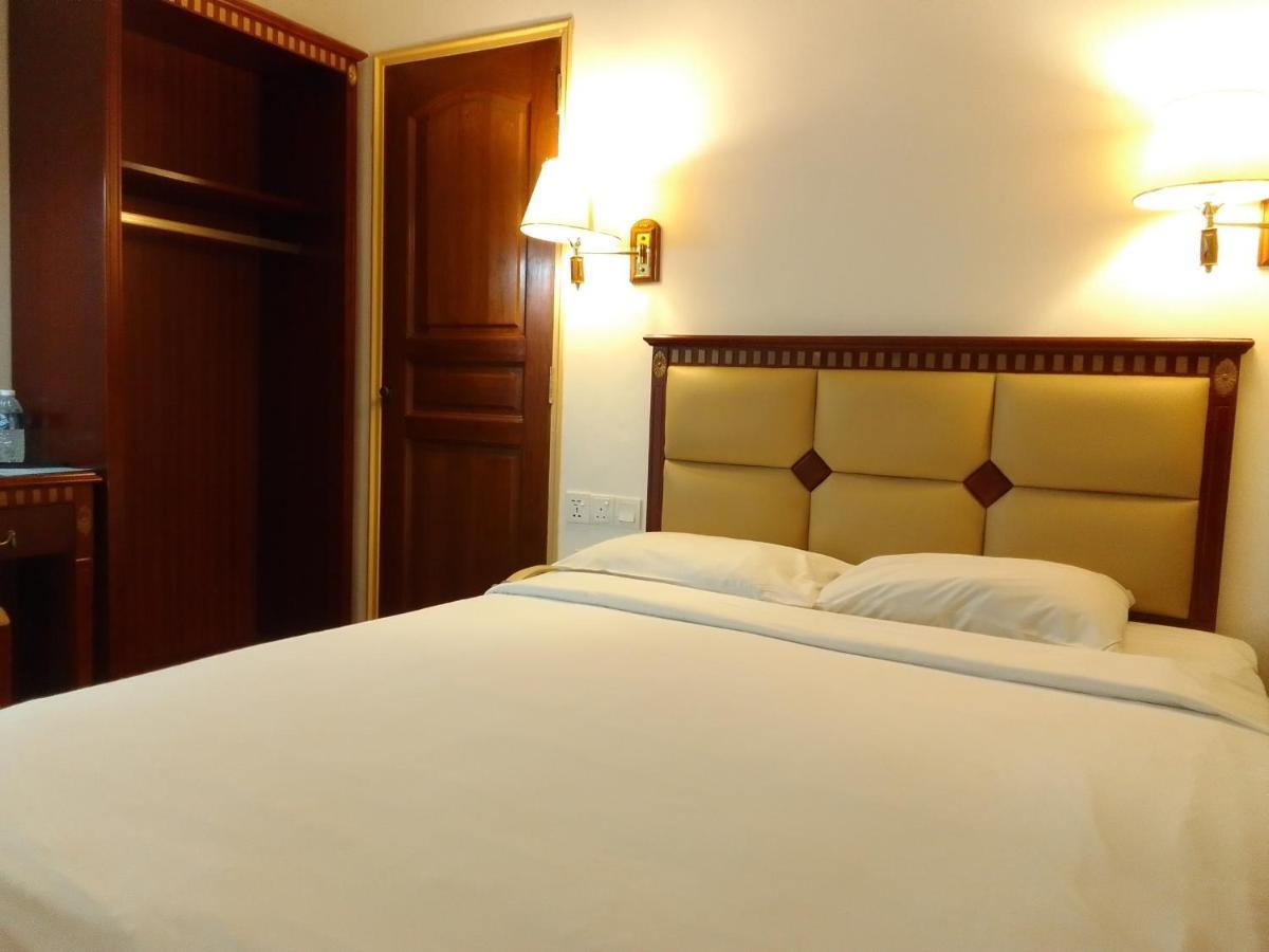 Super Oyo 90464 Borneo Suites Hotel 코타키나발루 외부 사진