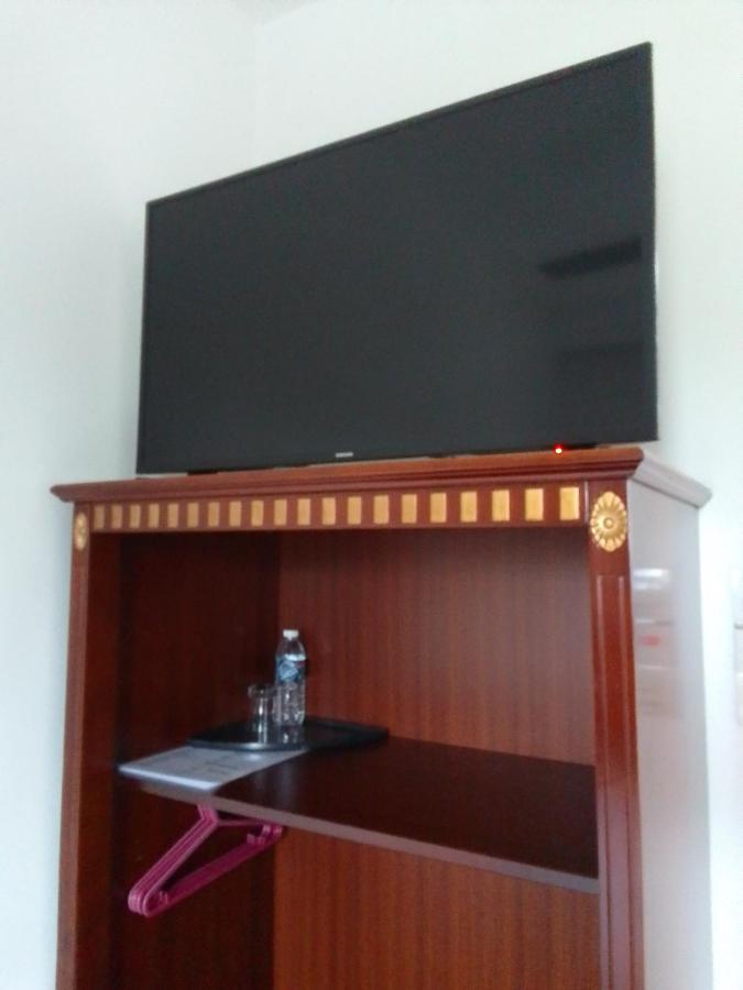 Super Oyo 90464 Borneo Suites Hotel 코타키나발루 외부 사진
