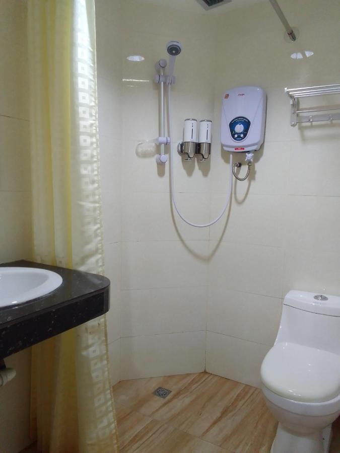 Super Oyo 90464 Borneo Suites Hotel 코타키나발루 외부 사진
