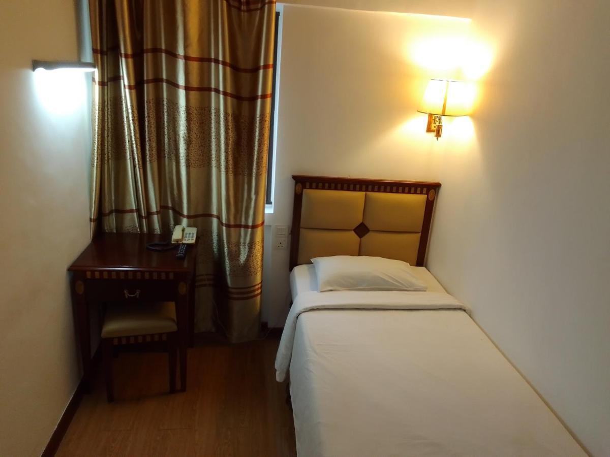 Super Oyo 90464 Borneo Suites Hotel 코타키나발루 외부 사진