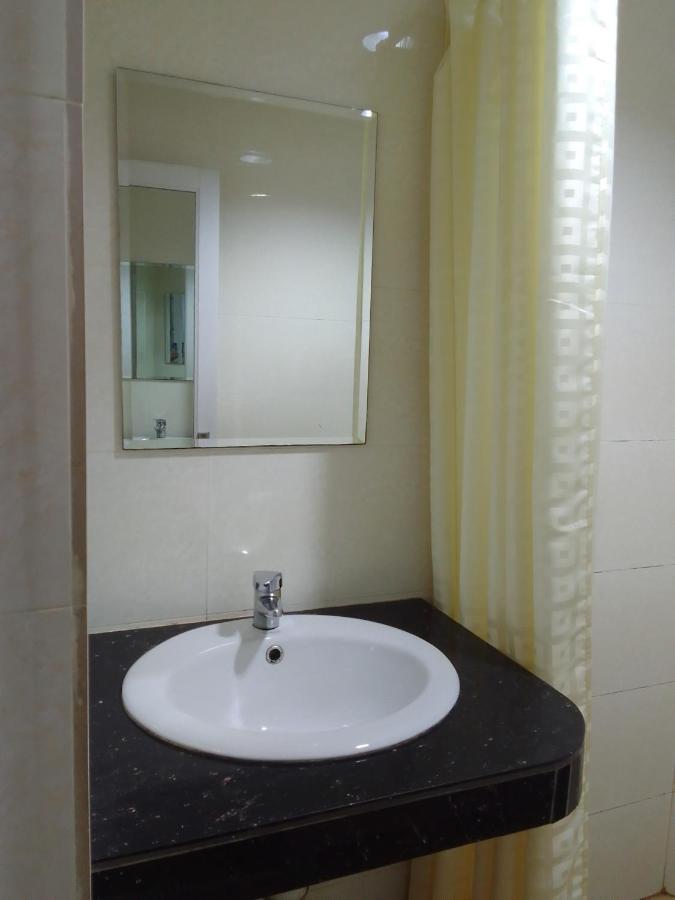 Super Oyo 90464 Borneo Suites Hotel 코타키나발루 외부 사진