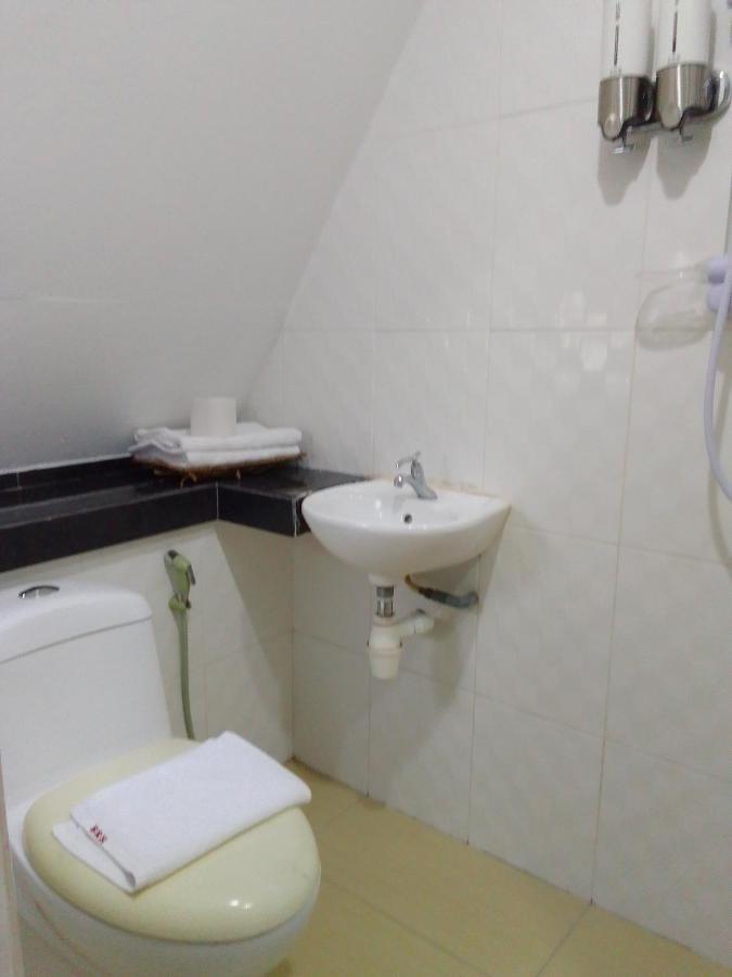Super Oyo 90464 Borneo Suites Hotel 코타키나발루 외부 사진