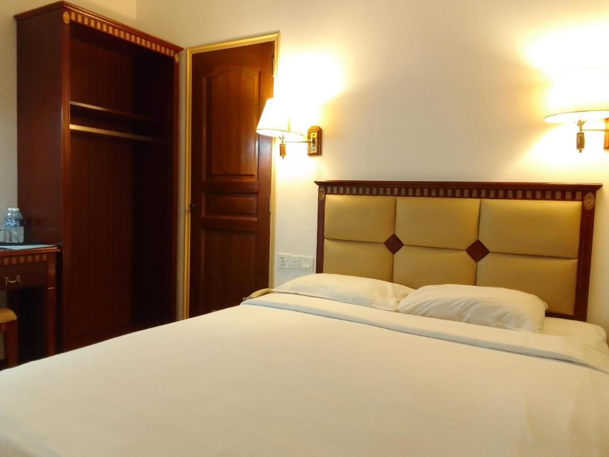 Super Oyo 90464 Borneo Suites Hotel 코타키나발루 외부 사진