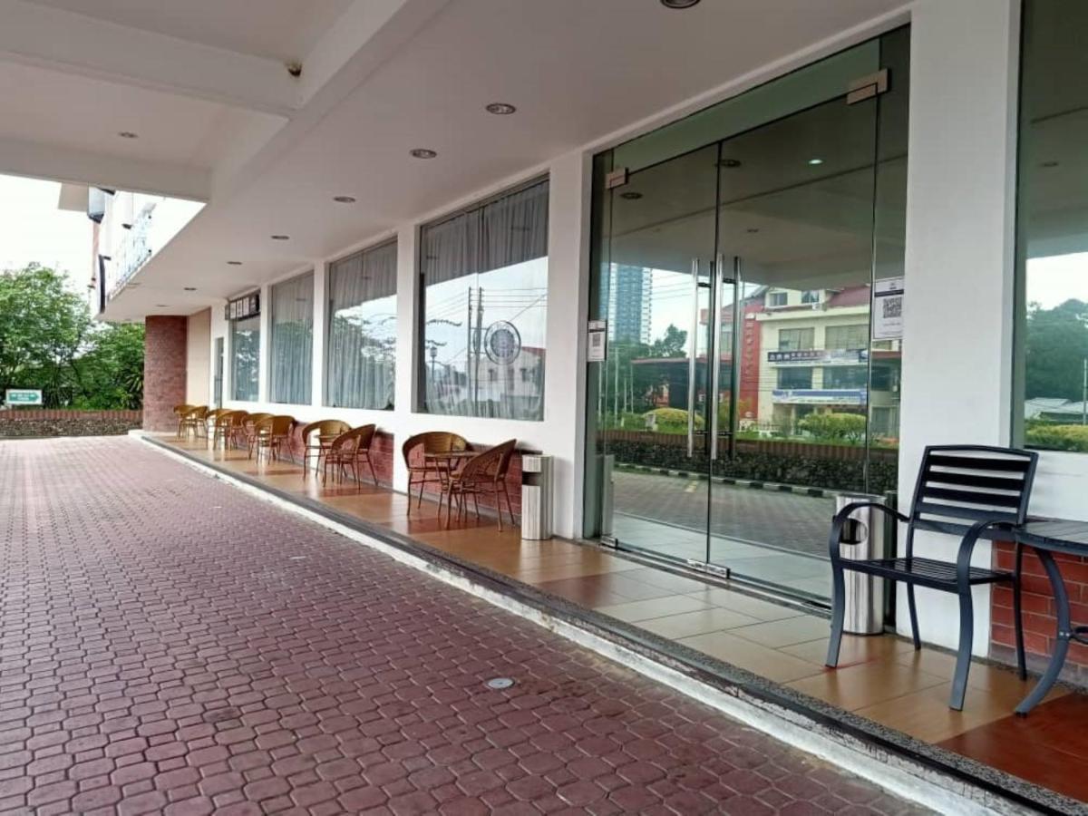 Super Oyo 90464 Borneo Suites Hotel 코타키나발루 외부 사진
