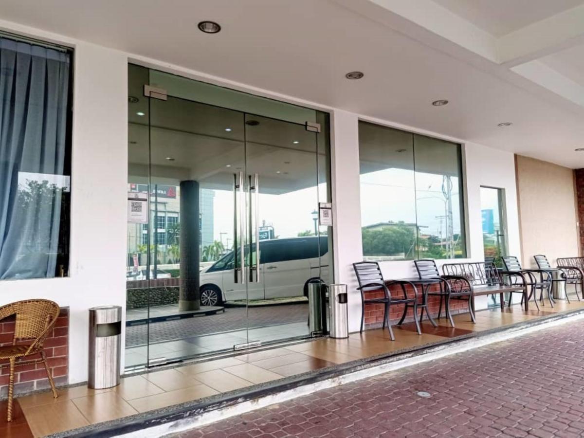 Super Oyo 90464 Borneo Suites Hotel 코타키나발루 외부 사진